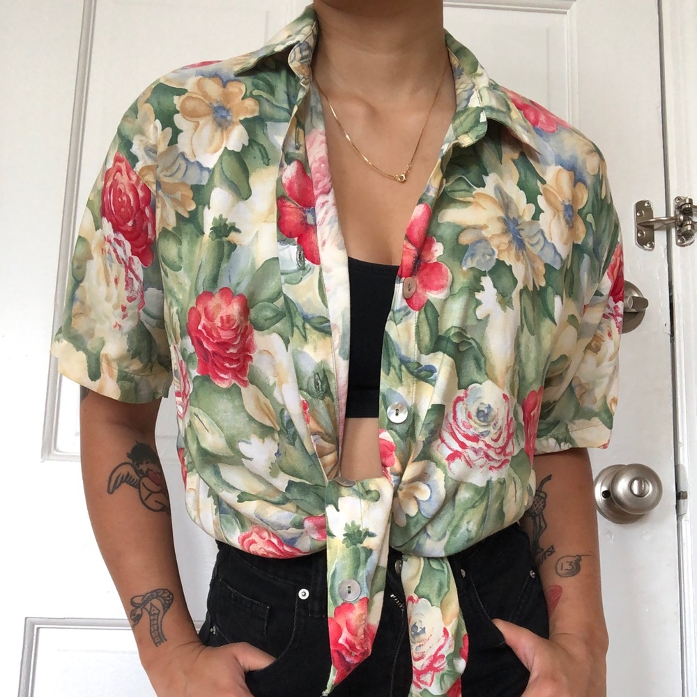 #PetiteSophisticate vintage floral button down